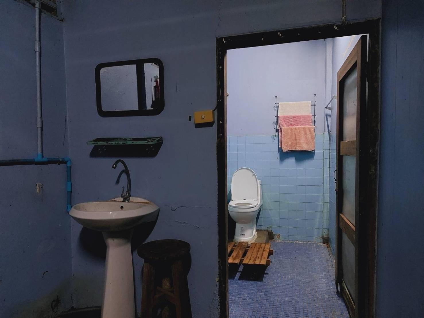 Hostelbed And Retreat Phitsanulok Dış mekan fotoğraf