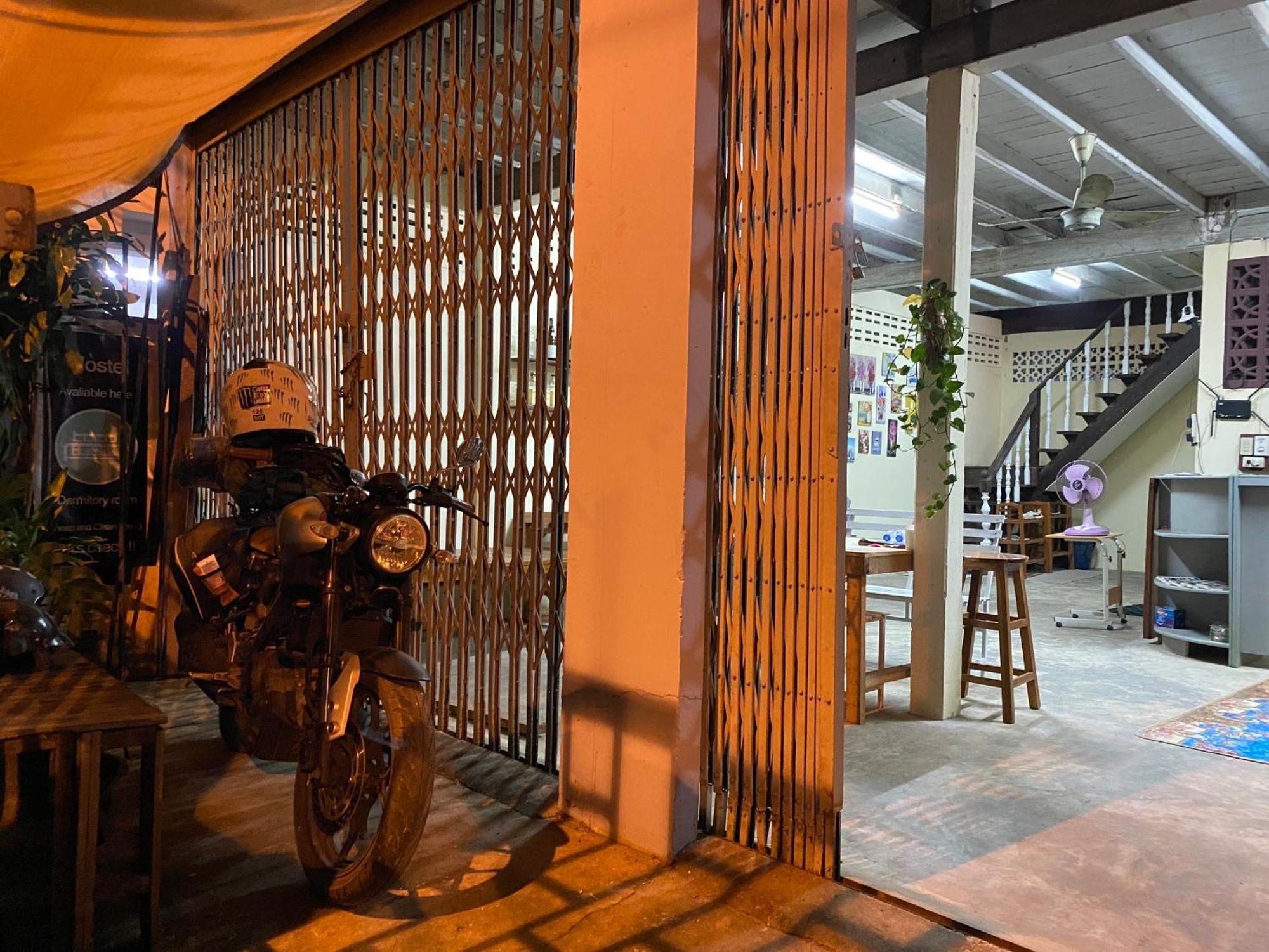 Hostelbed And Retreat Phitsanulok Dış mekan fotoğraf