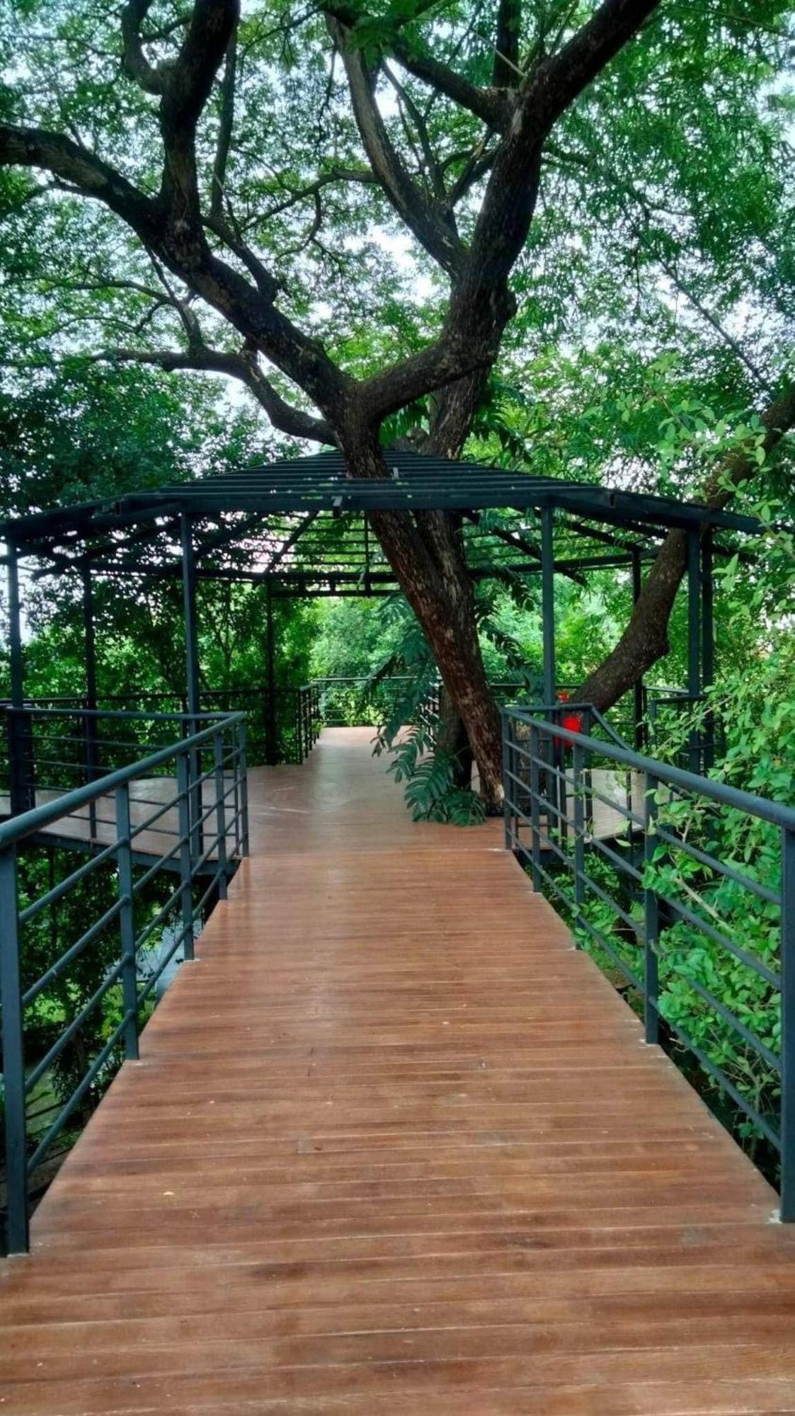 Hostelbed And Retreat Phitsanulok Dış mekan fotoğraf